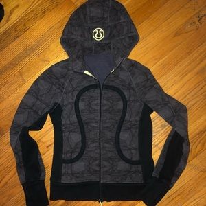 Lululemon Zipup Hoodie LIKE NEW CONDITION size 4